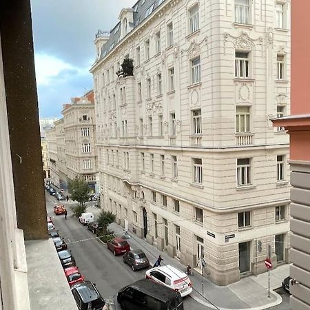Mariahilfer Street Apartment Виена Екстериор снимка