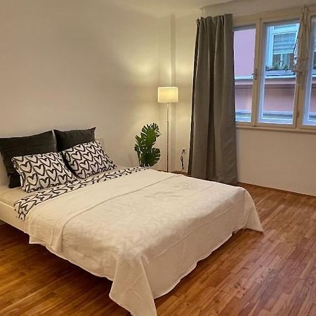 Mariahilfer Street Apartment Виена Екстериор снимка