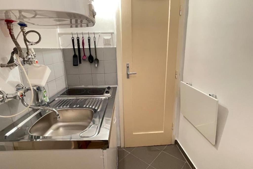 Mariahilfer Street Apartment Виена Екстериор снимка