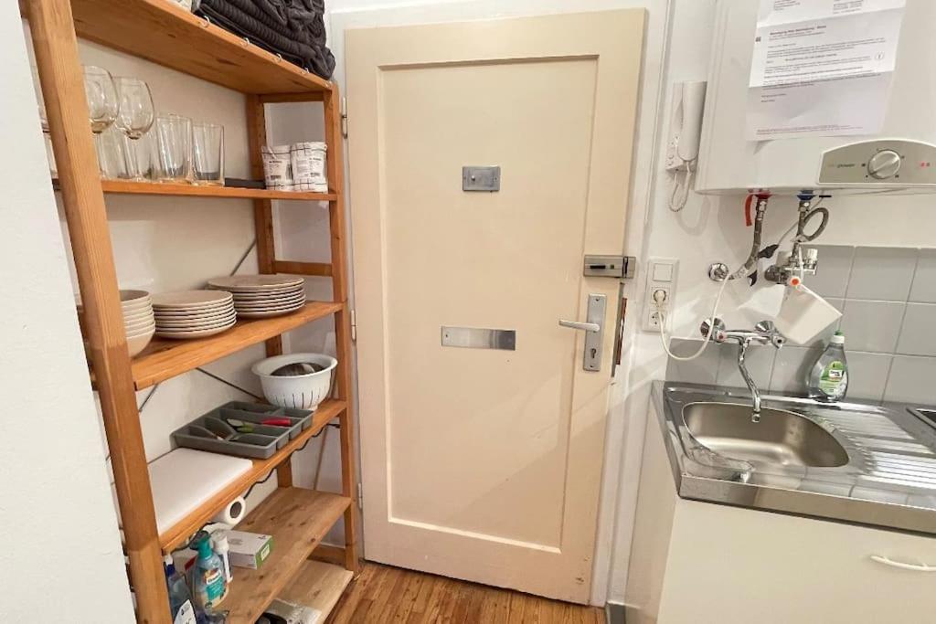 Mariahilfer Street Apartment Виена Екстериор снимка